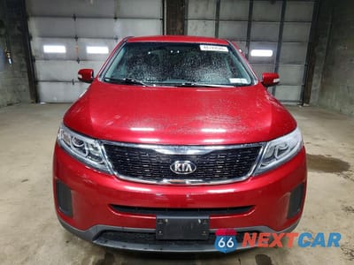 Piąte zdjęcie samochodu w środku: 2015 KIA SORENTO LX VIN:5XYKT3A61FG630259 - miniatura