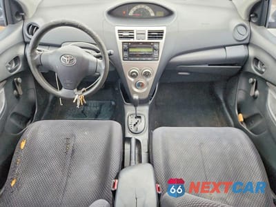 Zdjęcie 8 z 12 samochodu: 2007 TOYOTA YARIS VIN:JTDBT923X71021180 - miniatura
