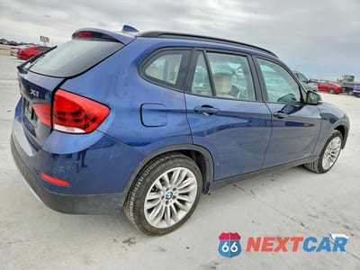 Trzecie zdjęcie samochodu z tyłu: 2015 BMW X1 SDRIVE28I VIN:WBAVM1C50FV317129 - miniatura