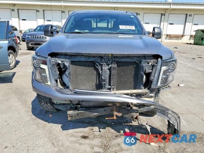 Piąte zdjęcie samochodu w środku: 2019 NISSAN TITAN XD SL VIN:1N6BA1F49KN517452 - miniatura