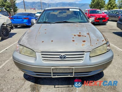 Piąte zdjęcie samochodu w środku: 1998 TOYOTA CAMRY LE VIN:JT2BG22K3W0192966 - miniatura