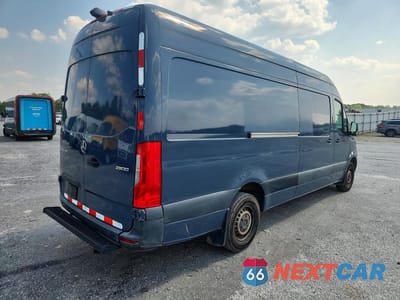 Trzecie zdjęcie samochodu z tyłu: 2019 MERCEDES BENZ SPRINTER 2500 DELIVERY VAN VIN:WD4PF1CD1KP126658 - miniatura