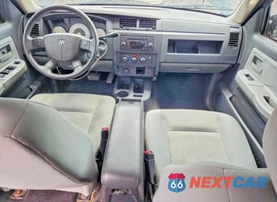 Zdjęcie 8 z 12 samochodu: 2008 DODGE DAKOTA SXT VIN:1D7HW38K18S628843 - miniatura