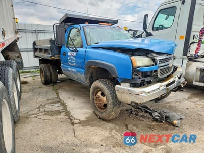 Czwarte zdjęcie samochodu z boku: 2005 CHEVROLET SILVERADO DUMP TRUCK VIN:1GBJK34G15E294109 - miniatura