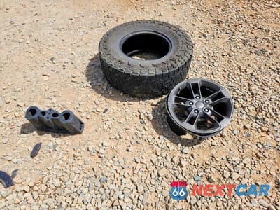 Zdjęcie 13 z 14 samochodu: 2016 JEEP WRANGLER UNLIMITED SAHARA VIN:1C4BJWEG2GL338183 - miniatura