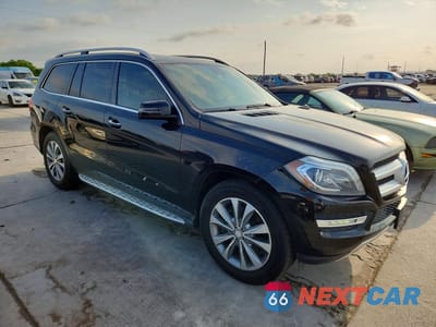Czwarte zdjęcie samochodu z boku: 2013 MERCEDES-BENZ GL 450 4MATIC VIN:4JGDF7CE8DA233992 - miniatura