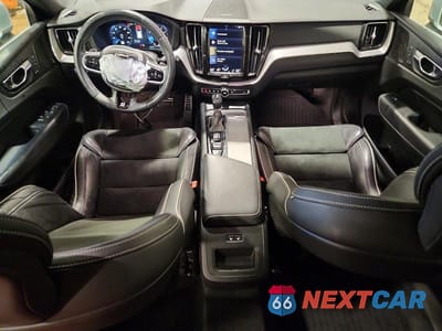 Zdjęcie 8 z 14 samochodu: 2019 VOLVO XC60 T6 R-DESIGN VIN:YV4A22RM3K1343539 - miniatura