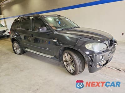 Czwarte zdjęcie samochodu z boku: 2009 BMW X5 XDRIVE30I VIN:5UXFE43529L274918 - miniatura
