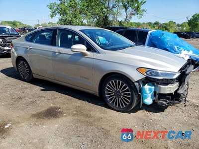 Czwarte zdjęcie samochodu z boku: 2018 FORD FUSION TITANIUM VIN:3FA6P0RU1JR124426 - miniatura