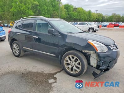 Czwarte zdjęcie samochodu z boku: 2013 NISSAN ROGUE S VIN:JN8AS5MV8DW622418 - miniatura