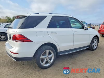 Trzecie zdjęcie samochodu z tyłu: 2016 MERCEDES-BENZ GLE 300D 4MATIC VIN:4JGDA0EB5GA622196 - miniatura