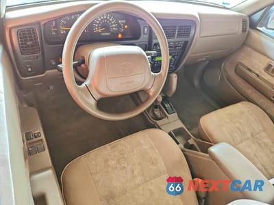 Zdjęcie 8 z 11 samochodu: 2000 TOYOTA TACOMA XTRACAB VIN:4TAWN72NXYZ622542 - miniatura