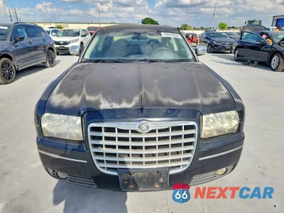 Piąte zdjęcie samochodu w środku: 2010 CHRYSLER 300 TOURING VIN:2C3CA5CV4AH326562 - miniatura