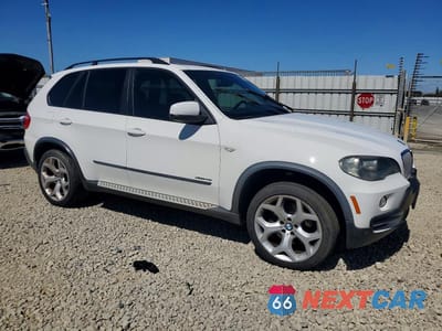 Czwarte zdjęcie samochodu z boku: 2009 BMW X5 XDRIVE48I VIN:5UXFE83599L170675 - miniatura
