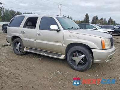 Czwarte zdjęcie samochodu z boku: 2004 CADILLAC ESCALADE LUXURY VIN:1GYEK63N74R151259 - miniatura