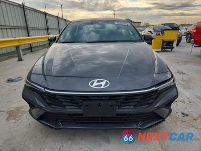 Piąte zdjęcie samochodu w środku: 2025 HYUNDAI ELANTRA SEL SPORT VIN:KMHLM4DG4SU938008 - miniatura