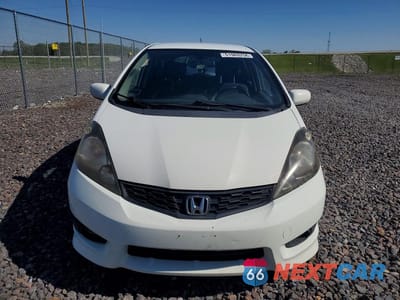 Piąte zdjęcie samochodu w środku: 2013 HONDA FIT SPORT VIN:JHMGE8H56DC046465 - miniatura