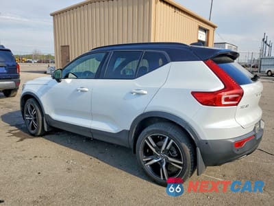 Drugie zdjęcie samochodu z przodu: 2019 VOLVO XC40 T5 R-DESIGN VIN:YV4162UM9K2150463 - miniatura