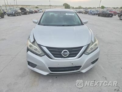 Piąte zdjęcie samochodu w środku: 2017 NISSAN ALTIMA 2.5 S VIN:1N4AL3AP2HN326797 - miniatura