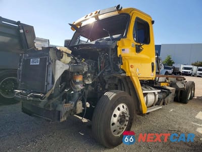 Drugie zdjęcie samochodu z przodu: 2011 FREIGHTLINER CASCADIA ROLL-OFF CONTAINER TRUCK VIN:1FUJGEDV6BSAX7106 - miniatura