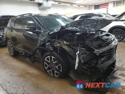 Czwarte zdjęcie samochodu z boku: 2024 CHEVROLET BLAZER RS VIN:3GNKBKRS5RS137323 - miniatura