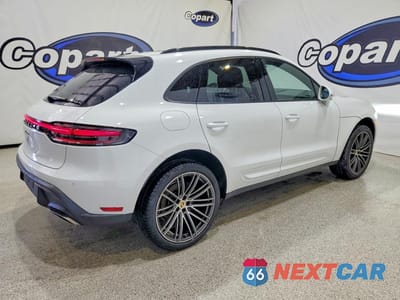Trzecie zdjęcie samochodu z tyłu: 2024 PORSCHE MACAN BASE VIN:WP1AA2A54RLB20188 - miniatura