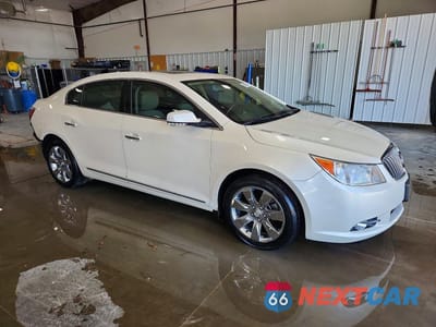 Czwarte zdjęcie samochodu z boku: 2013 BUICK LACROSSE PREMIUM VIN:1G4GF5E30DF145048 - miniatura