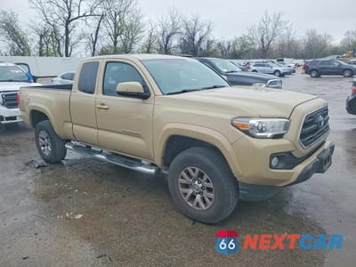 Czwarte zdjęcie samochodu z boku: 2016 TOYOTA TACOMA SR5 V6 VIN:5TFRZ5CN4GX016527 - miniatura