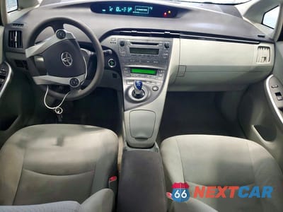 Zdjęcie 8 z 12 samochodu: 2010 TOYOTA PRIUS II VIN:JTDKN3DU8A0039641 - miniatura