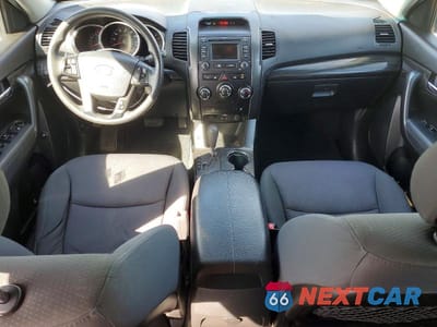 Zdjęcie 8 z 12 samochodu: 2013 KIA SORENTO LX VIN:5XYKTDA29DG411842 - miniatura