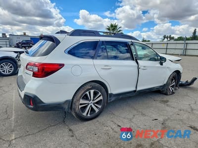 Trzecie zdjęcie samochodu z tyłu: 2018 SUBARU OUTBACK 2.5I LIMITED VIN:4S4BSANC9J3241319 - miniatura