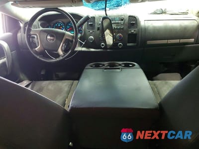 Zdjęcie 8 z 12 samochodu: 2011 GMC SIERRA K2500 SLE VIN:1GT120CG3BF194000 - miniatura