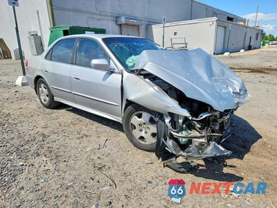 Czwarte zdjęcie samochodu z boku: 2001 HONDA ACCORD EX VIN:1HGCG16501A067650 - miniatura