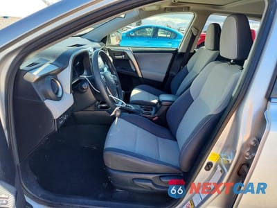 Zdjęcie 7 z 12 samochodu: 2015 TOYOTA RAV4 XLE VIN:JTMRFREV7FJ033885 - miniatura