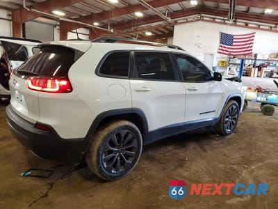 Trzecie zdjęcie samochodu z tyłu: 2021 JEEP CHEROKEE LATITUDE LUX VIN:1C4PJMMX3MD186657 - miniatura