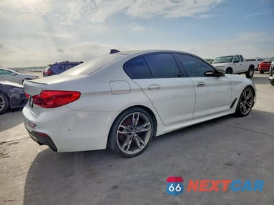 Trzecie zdjęcie samochodu z tyłu: 2018 BMW M550XI VIN:WBAJB9C54JB036528 - miniatura