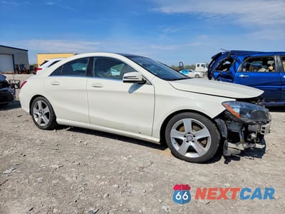Czwarte zdjęcie samochodu z boku: 2017 MERCEDES-BENZ CLA 250 VIN:WDDSJ4EB3HN464055 - miniatura