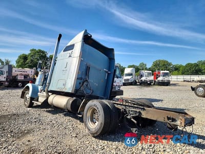 Trzecie zdjęcie samochodu z tyłu: 2004 KENWORTH W900 SEMI TRUCK VIN:1XKWDB9X84J052796 - miniatura