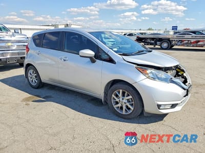 Czwarte zdjęcie samochodu z boku: 2018 NISSAN VERSA NOTE SV VIN:3N1CE2CP7JL354186 - miniatura