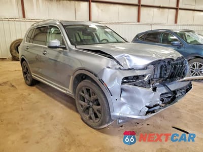 Czwarte zdjęcie samochodu z boku: 2023 BMW X7 XDRIVE40I VIN:5UX23EM00P9R84231 - miniatura