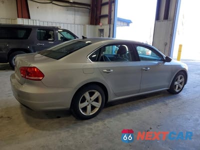 Trzecie zdjęcie samochodu z tyłu: 2012 VOLKSWAGEN PASSAT SE VIN:1VWBP7A36CC048317 - miniatura