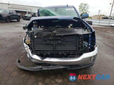 Piąte zdjęcie samochodu w środku: 2017 CHEVROLET SILVERADO K1500 LT VIN:1GCVKRECXHZ121794 - miniatura