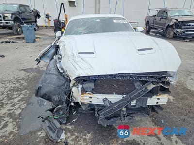 Piąte zdjęcie samochodu w środku: 2020 FORD MUSTANG VIN:1FA6P8TH2L5112253 - miniatura