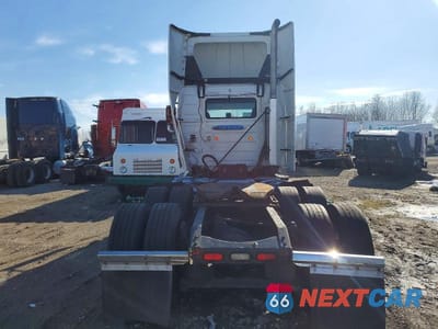 Zdjęcie 6 z 10 samochodu: 2014 VOLVO VNL SEMI TRUCK VIN:4V4NC9EG9EN169259 - miniatura