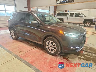 Czwarte zdjęcie samochodu z boku: 2023 FORD ESCAPE ACTIVE VIN:1FMCU9GN8PUA43345 - miniatura