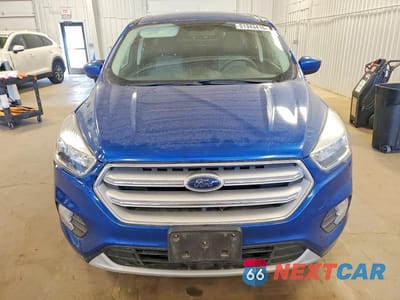 Piąte zdjęcie samochodu w środku: 2017 FORD ESCAPE SE VIN:1FMCU9GD6HUC26042 - miniatura