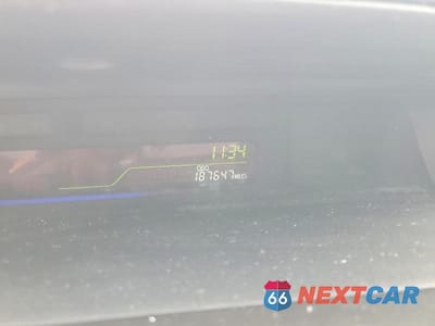 Zdjęcie 9 z 11 samochodu: 2013 TOYOTA PRIUS V TWO VIN:JTDZN3EU8D3199258 - miniatura