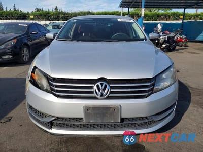 Piąte zdjęcie samochodu w środku: 2014 VOLKSWAGEN PASSAT S VIN:1VWAP7A33EC019047 - miniatura