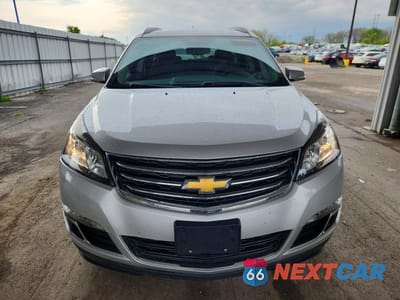 Piąte zdjęcie samochodu w środku: 2017 CHEVROLET TRAVERSE LT VIN:1GNKRGKD9HJ327095 - miniatura