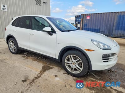 Czwarte zdjęcie samochodu z boku: 2013 PORSCHE CAYENNE VIN:WP1AF2A22DLA40064 - miniatura